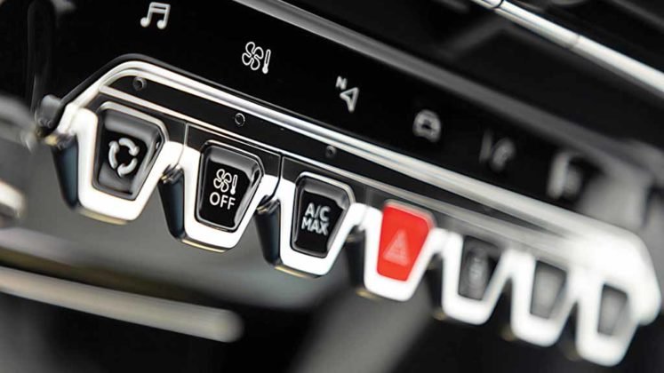 12-peugeot-e-208-gt-747x420.jpg