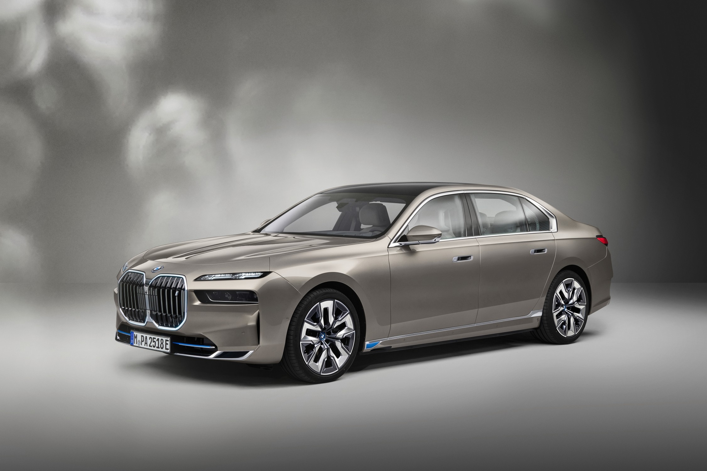 Puro luxo: BMW Série 7 ganha versão elétrica e tela de 'cinema' - Motor Show