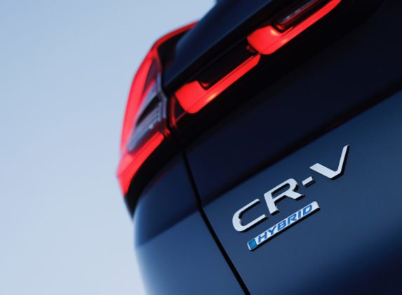04-2023-honda-cr-v-badge-2-scaled-e1653422307903-573x420.jpg