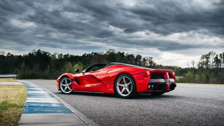 ferrari-laferrari-aperta-2017-4-747x420.jpg