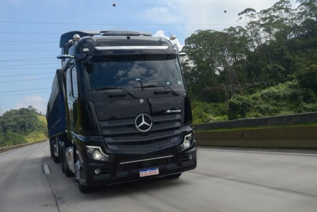 mercedes-benz-actros-ls-2653-6x4-9-628x420.jpg