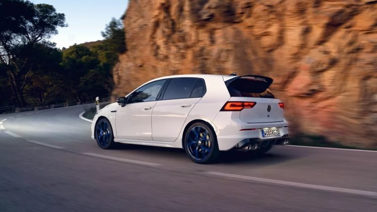 new-cars-golf-r-20-mountain-road-a-16-9-2500x1406-1-747x420.jpg