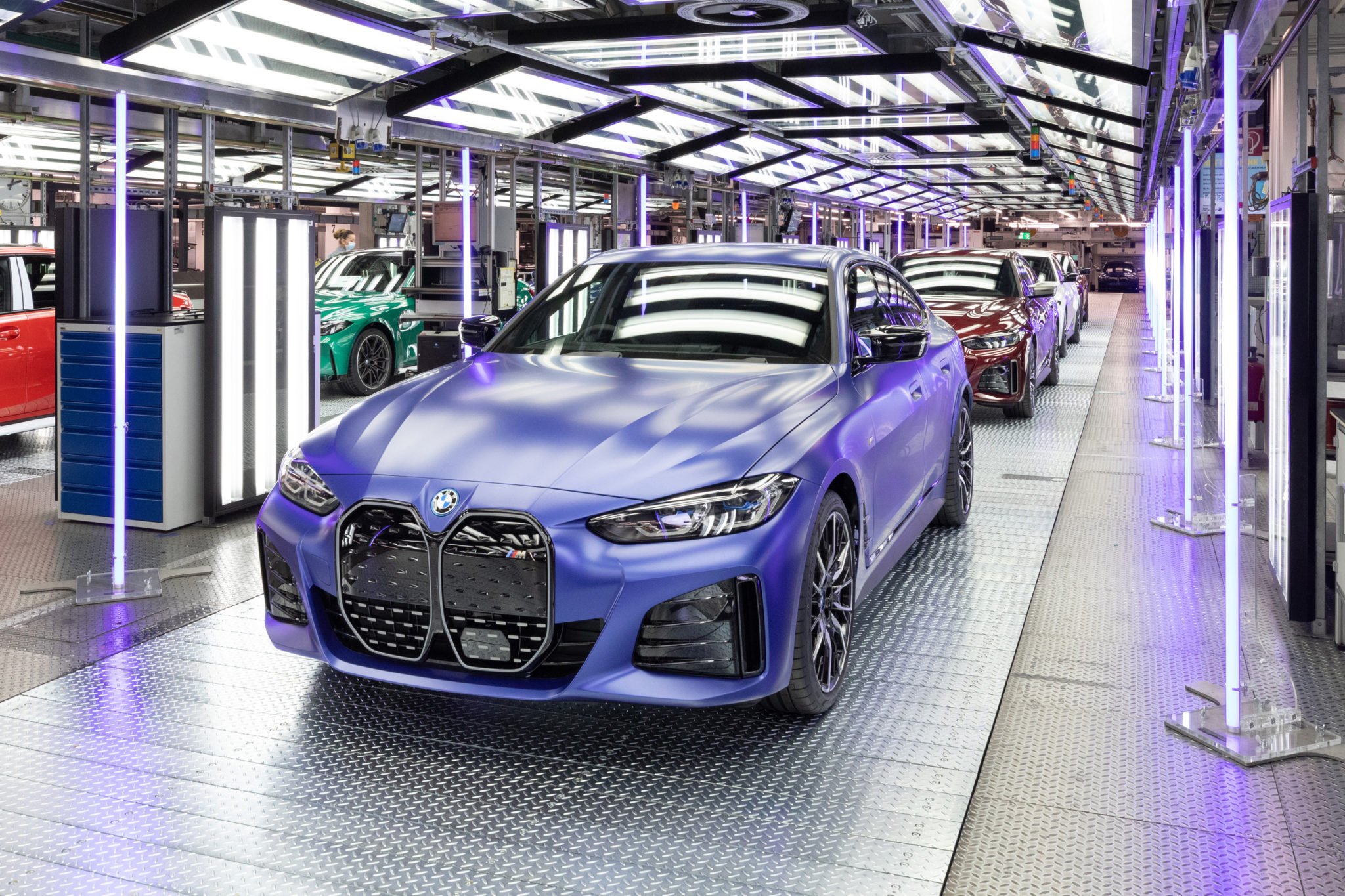 Fábrica da BMW em Munique completa 100 anos; veja como era