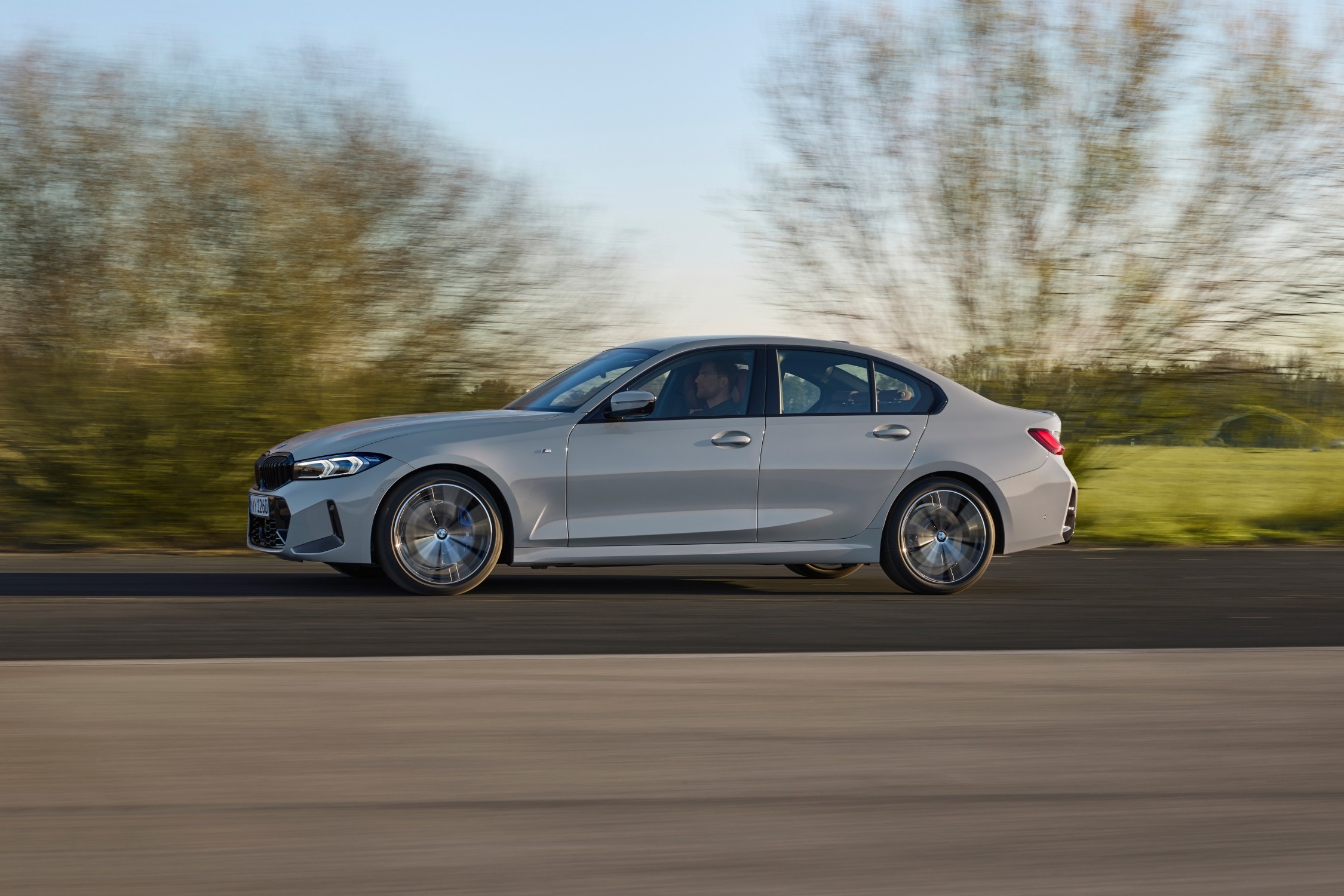 AutoData - BMW importa primeiro lote do novo X1, que será montado em  Araquari