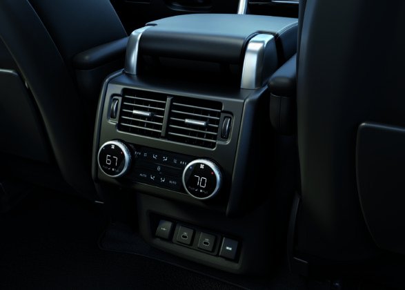 11-land-rover-discovery-2023-interior-587x420.jpg