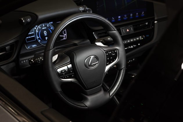 int-lexus-es300h-5-630x420.jpg