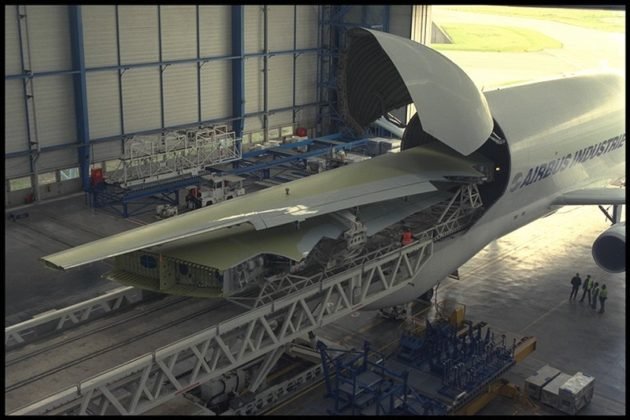 unloading-part-of-a330-200-qfa-1-630x420.jpg