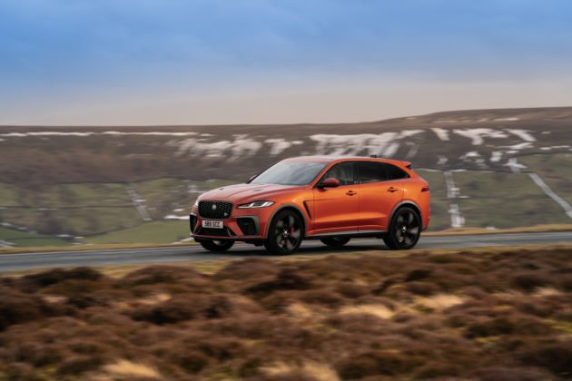 11-jaguar-f-pace-svr-visao-lateral-estrada-3-630x420.jpg