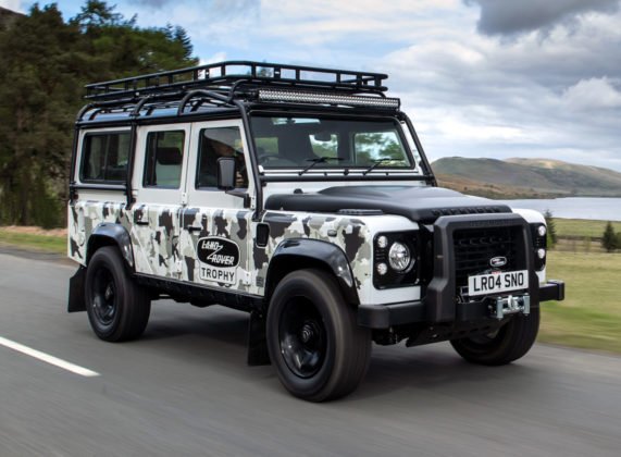 2-land-rover-classic-defender-works-v8-trophy-ii-scaled-e1660916221648-571x420.jpg