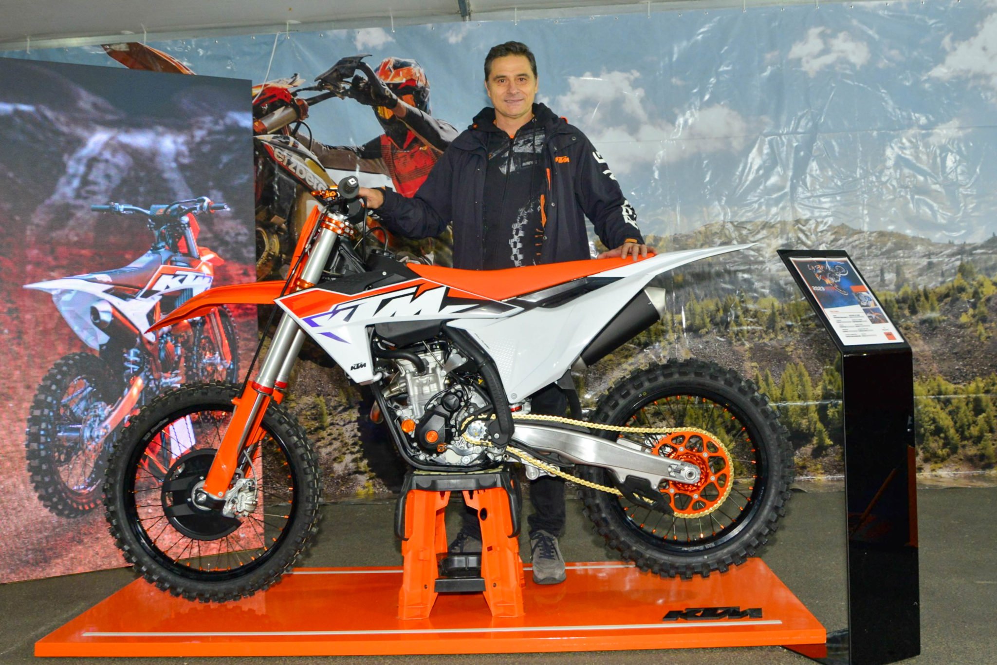 KTM lança a offroad 250 SXF 2023, agora produzida no Brasil