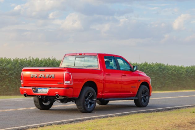 ram-classic-laramie-night-edition7-63079937041cb-630x420.jpeg
