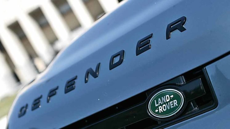 01-land-rover-defender-747x420.jpg