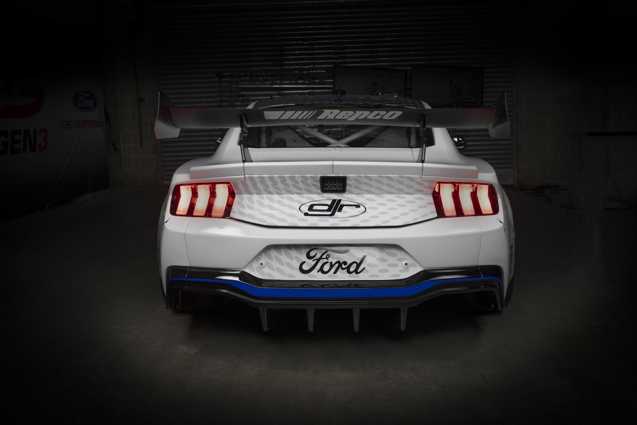Ford revela o primeiro modelo de corrida do Mustang de nova geração, Brazil, Português