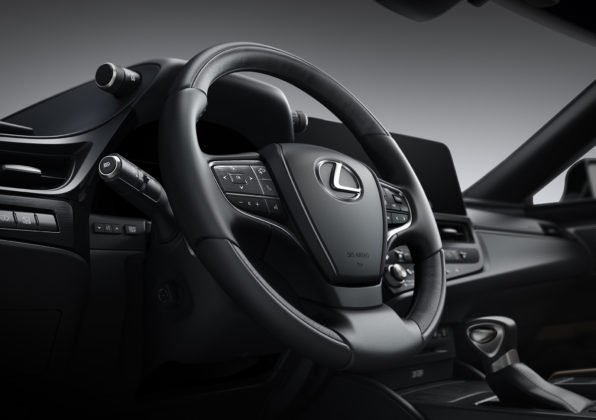 int-lexus-es300h-16-596x420.jpg