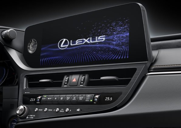 int-lexus-es300h-17-596x420.jpg