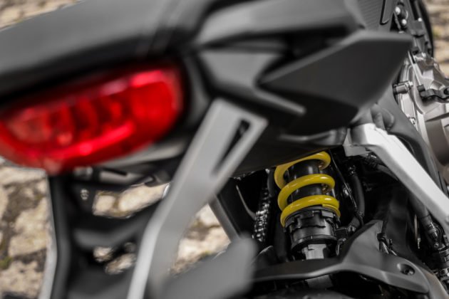 cb-650r-2023-detalhes-verd-15-630x420.jpg