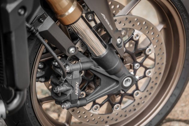 cb-650r-2023-detalhes-verm-12-630x420.jpg