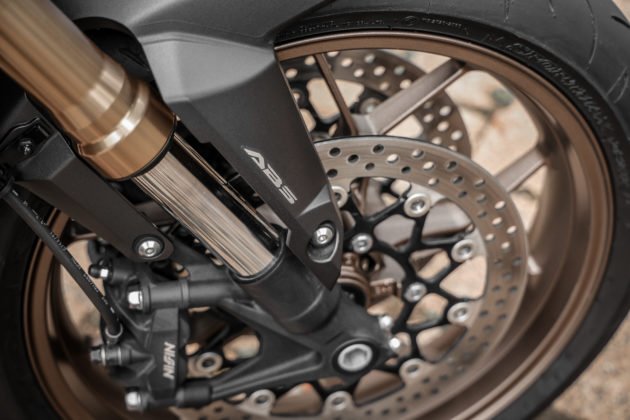cb-650r-2023-detalhes-verm-15-630x420.jpg