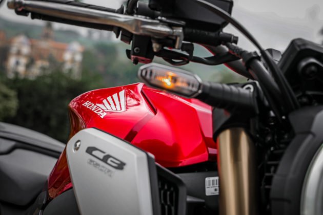 cb-650r-2023-detalhes-verm-4-630x420.jpg