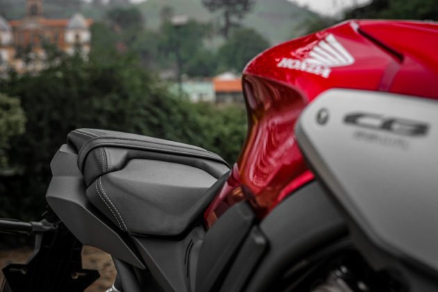cb-650r-2023-detalhes-verm-5-630x420.jpg