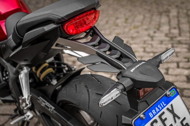 cb-650r-2023-detalhes-verm-9-630x420.jpg