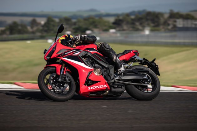 honda-cbr-650r-2023-movimento-1-630x420.jpg