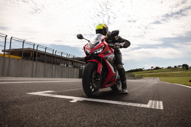 honda-cbr-650r-2023-movimento-15-630x420.jpg