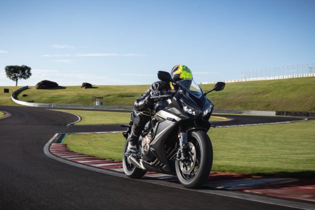 honda-cbr-650r-2023-movimento-37-630x420.jpg
