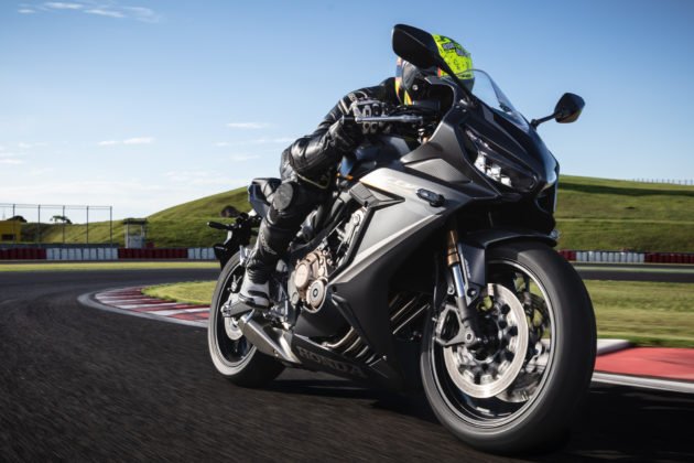 honda-cbr-650r-2023-movimento-38-630x420.jpg