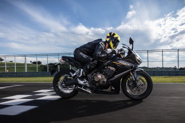 honda-cbr-650r-2023-movimento-40-630x420.jpg