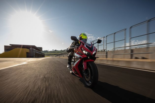 honda-cbr-650r-2023-movimento-41-630x420.jpg