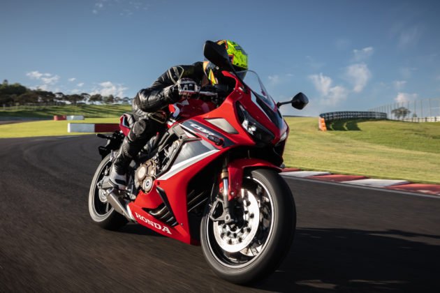 honda-cbr-650r-2023-movimento-45-630x420.jpg
