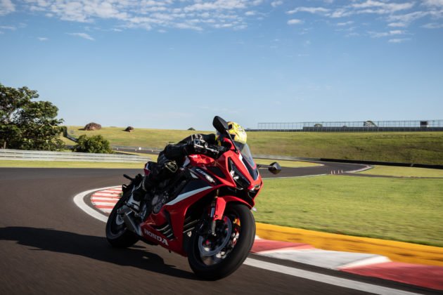 honda-cbr-650r-2023-movimento-62-630x420.jpg