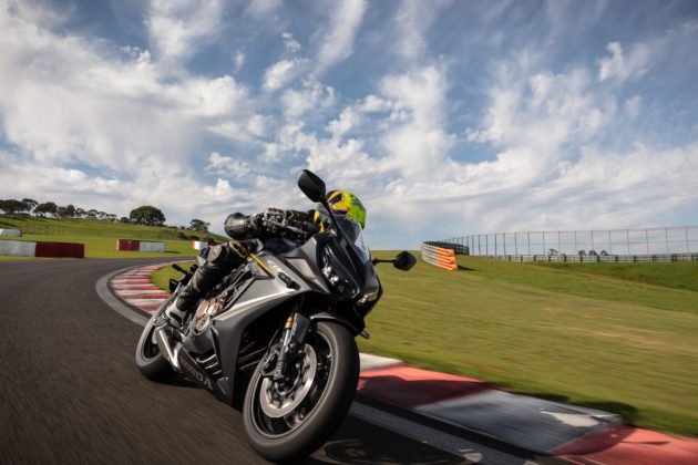 honda-cbr-650r-2023-movimento-88-630x420.jpg
