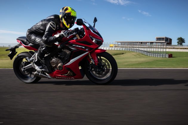 honda-cbr-650r-2023-movimento-89-630x420.jpg