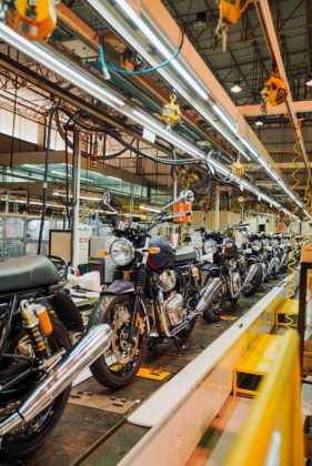 linha-de-montagem-da-royal-enfield-em-manaus-amazonas-281x420.jpg
