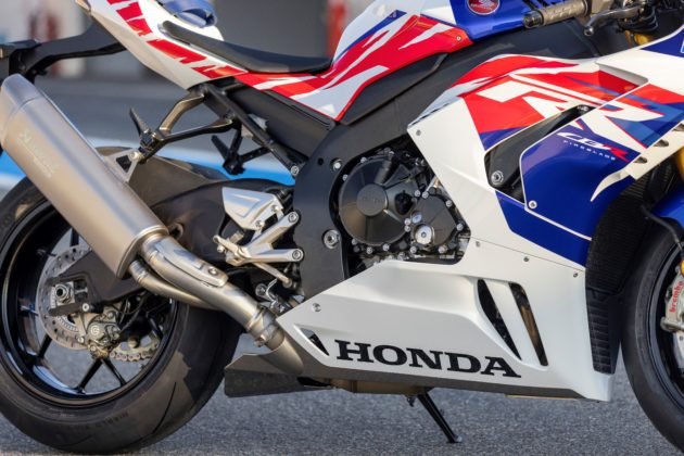 352044-22ym-honda-cbr1000rr-r-fireblade-sp-30th-anniversary-630x420.jpg