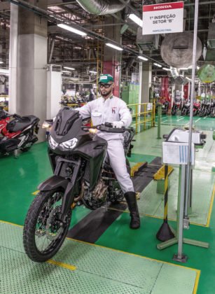 crf-1100l-africa-twin-dct-2023-producao-11-307x420.jpg
