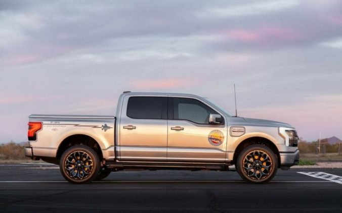 Ford F-150 Lightning Fighter Edition