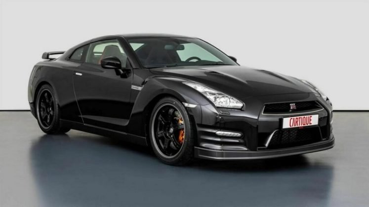 nissan-gt-r-black-edition-vettel-7-747x420.jpg