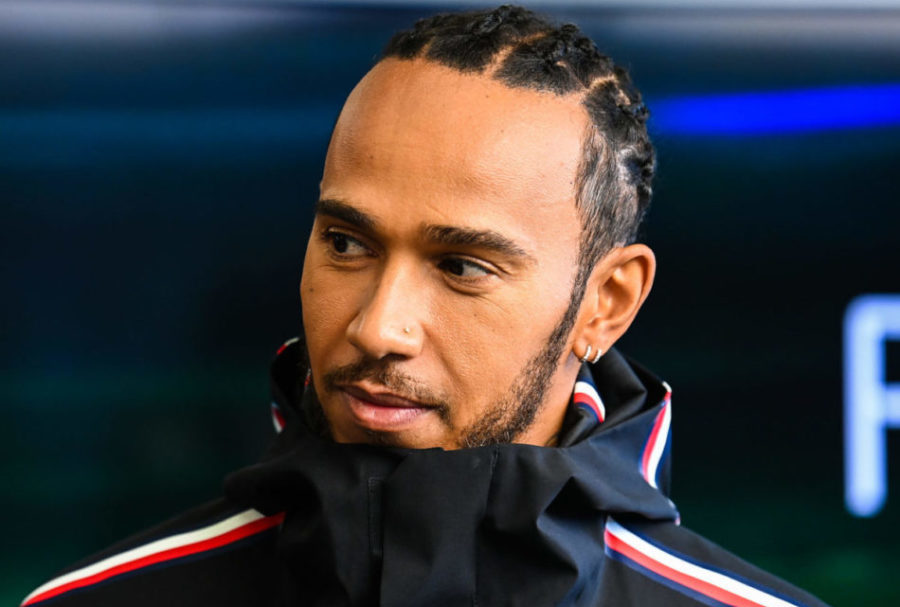 Hamilton revela ‘gama de emoções’ e ‘sonho de infância’ em acerto com a Ferrari