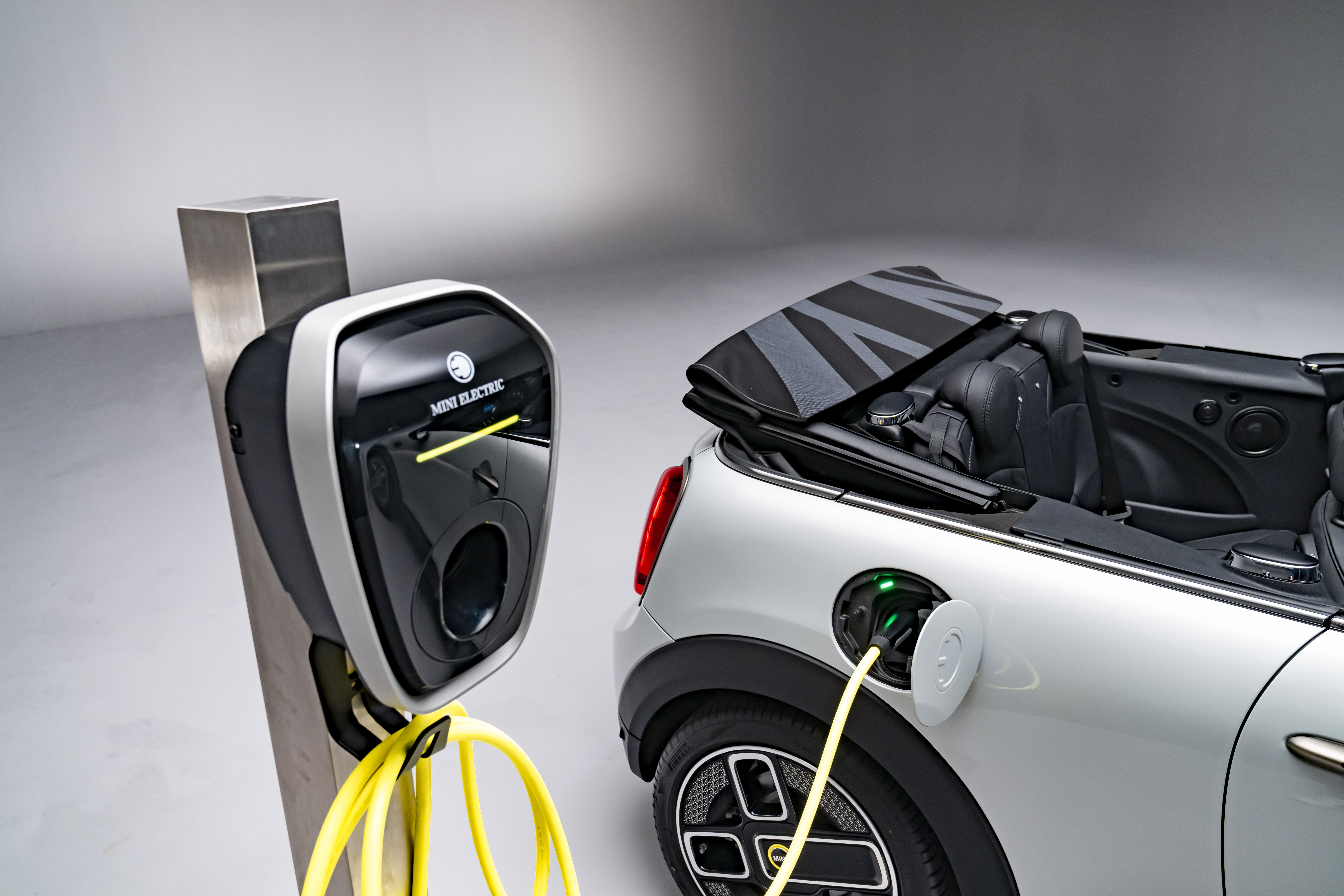 Clássico inglês Mini Cooper ganha conversão e se torna um carro elétrico  usando novo sistema da Nissan - CPG Click Petroleo e Gas