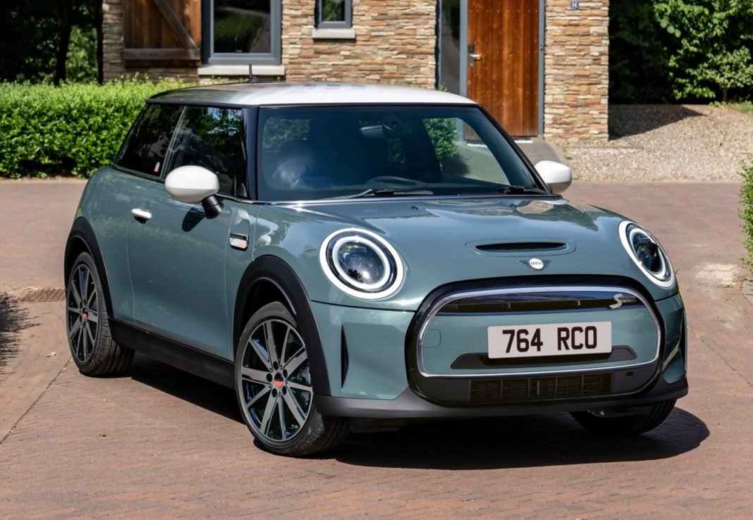 Mini completa nove anos de Brasil com 17 mil carros vendidos - Motor Show