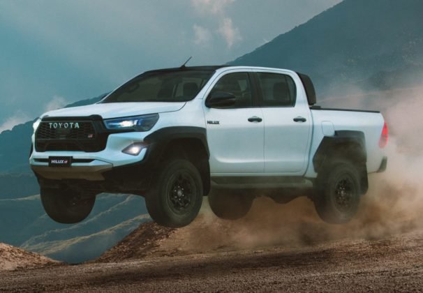 hilux12-1-scaled-e1679065535919-606x420.jpg