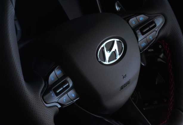 hyundai-creta-night-edition-controles-no-volante-3-614x420.jpeg