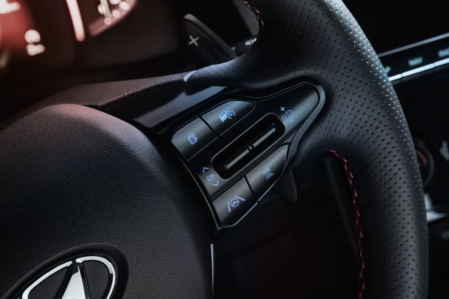 hyundai-creta-night-edition-controles-no-volante-5-630x420.jpeg