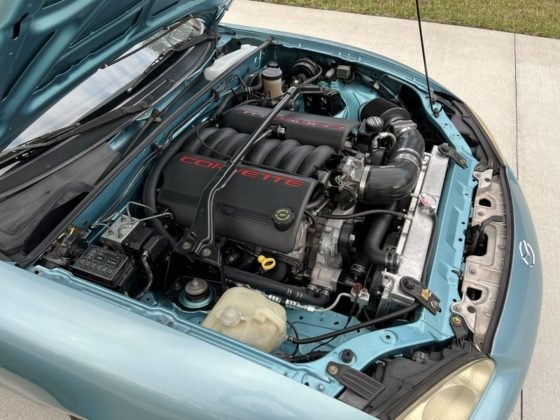 Mazda Miata 2001 com propulsor V8