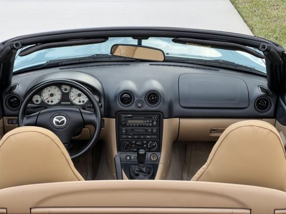 Mazda Miata 2001 com propulsor V8