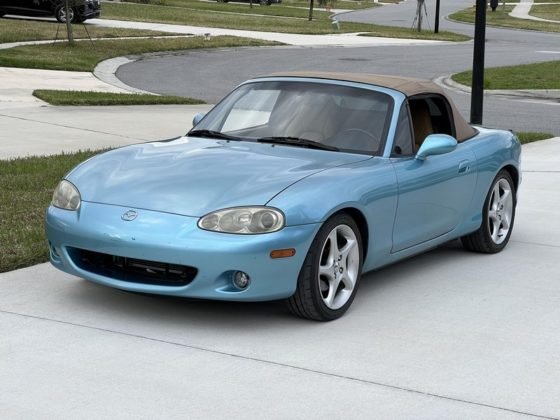 Mazda Miata 2001 com propulsor V8