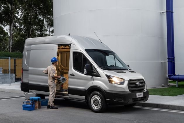 Ford Transit Furgão automático